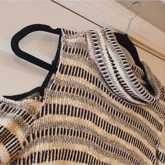 Oh MG black and white knit cold shoulder turtleneck top S - Picture 2 of 4